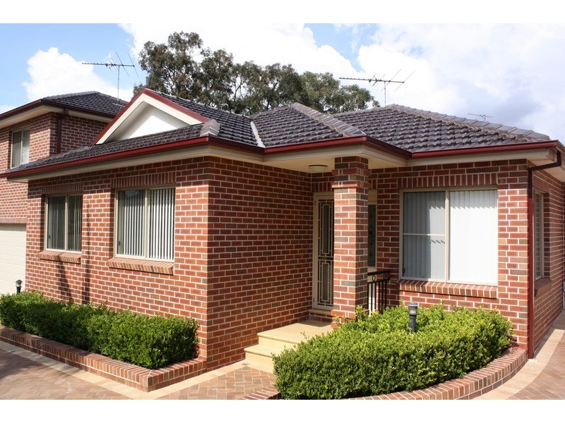 2/76 Kennedy Street, Picnic Point NSW 2213