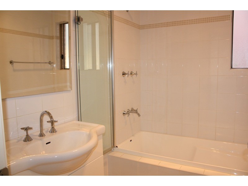 2/76 Kennedy Street, Picnic Point NSW 2213