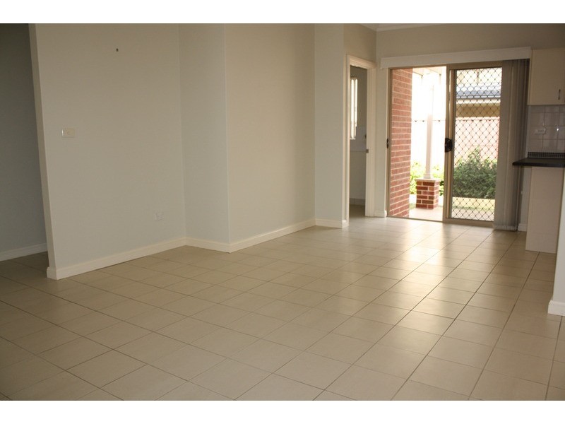 2/76 Kennedy Street, Picnic Point NSW 2213