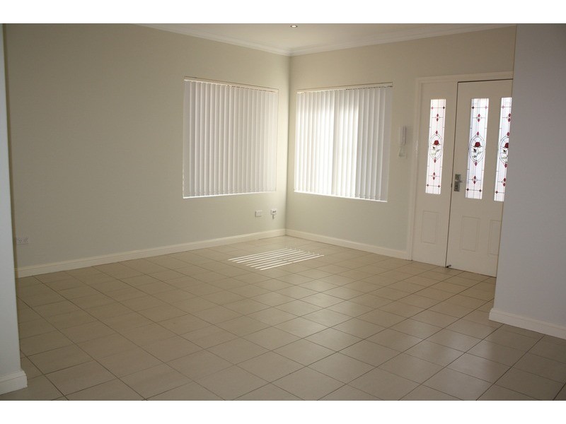 2/76 Kennedy Street, Picnic Point NSW 2213