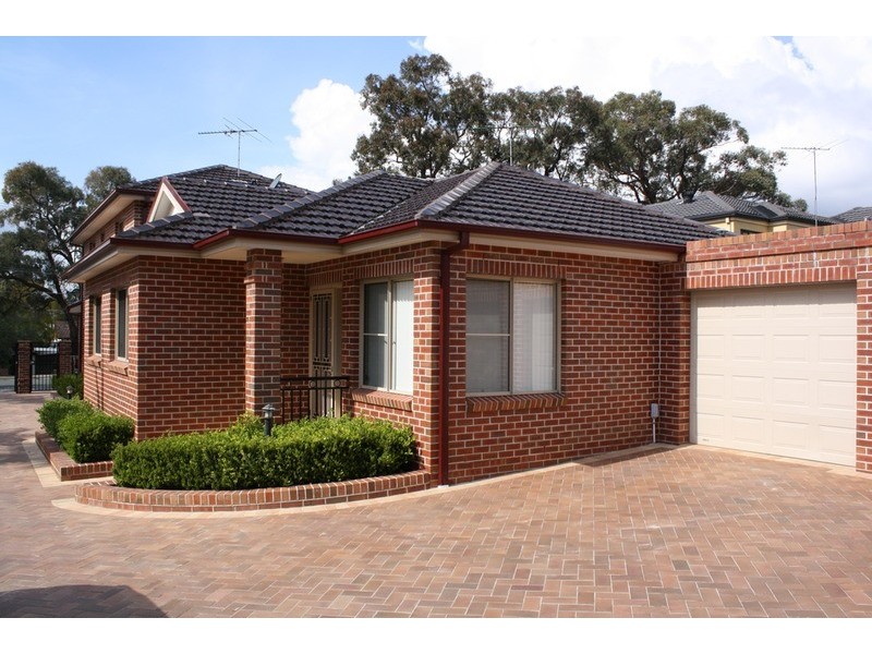 2/76 Kennedy Street, Picnic Point NSW 2213