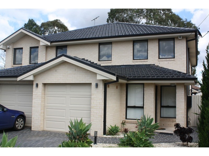 4 Mathews Avenue, East Hills NSW 2213