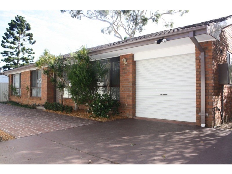 911a Henry Lawson Drive, Picnic Point NSW 2213