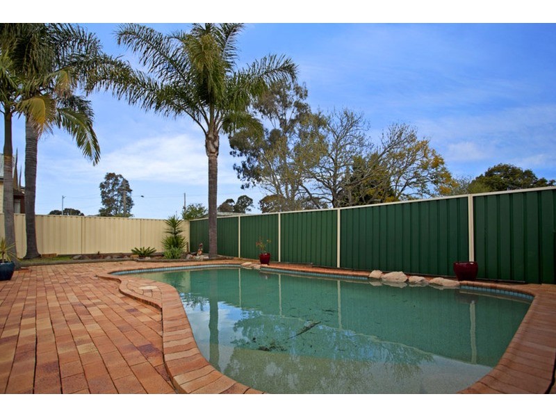 35 laundess Avenue, Panania NSW 2213