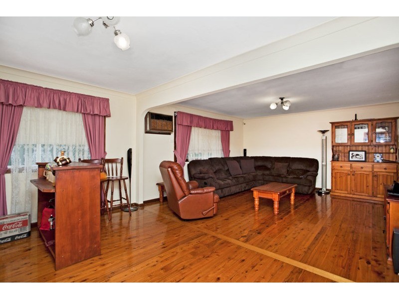 35 laundess Avenue, Panania NSW 2213