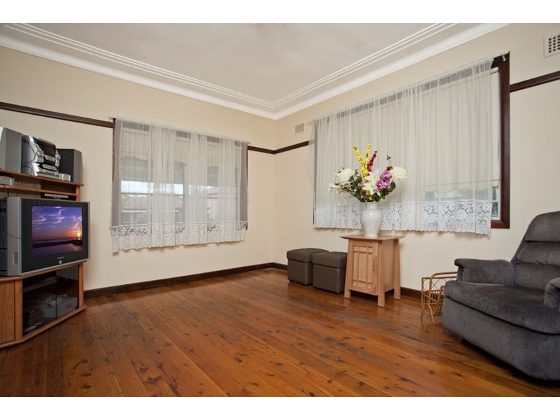 35 laundess Avenue, Panania NSW 2213