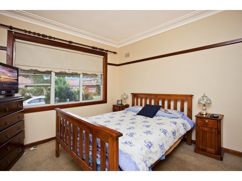 35 laundess Avenue, Panania NSW 2213