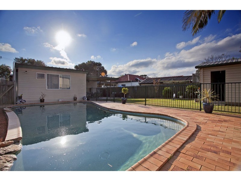 35 laundess Avenue, Panania NSW 2213