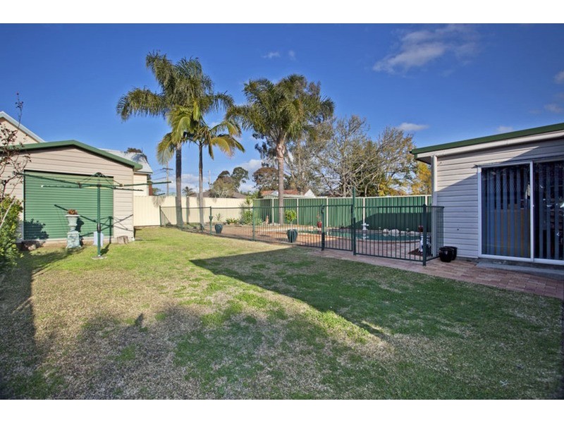 35 laundess Avenue, Panania NSW 2213