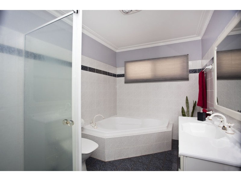 95 Victor Avenue, Picnic Point NSW 2213