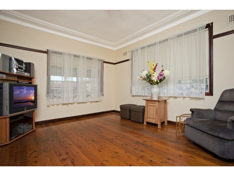 35 Laundess Avenue, Panania NSW 2213