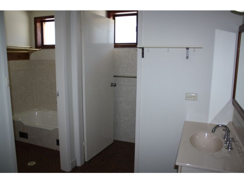 2/58 Forrest Road, East Hills NSW 2213