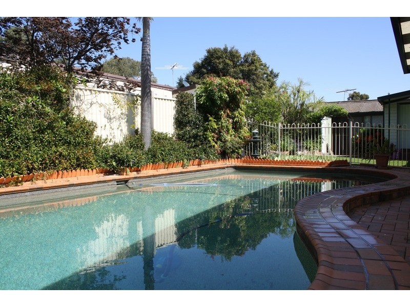 11 Wolaroi Crescent, Revesby NSW 2212