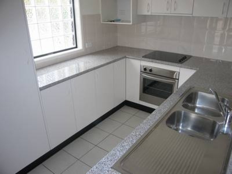 2A Drysdale Avenue, Picnic Point NSW 2213