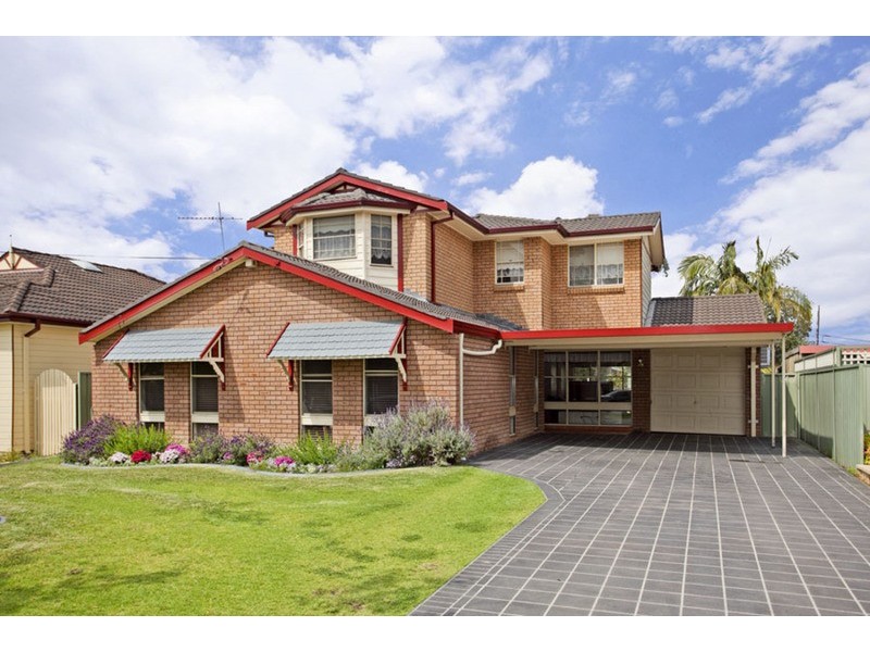 7 Doris Street, Picnic Point NSW 2213