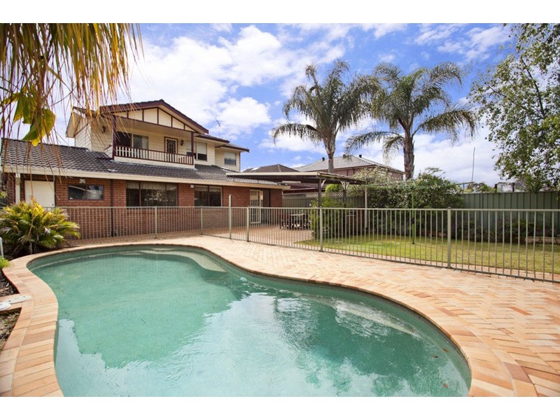 7 Doris Street, Picnic Point NSW 2213
