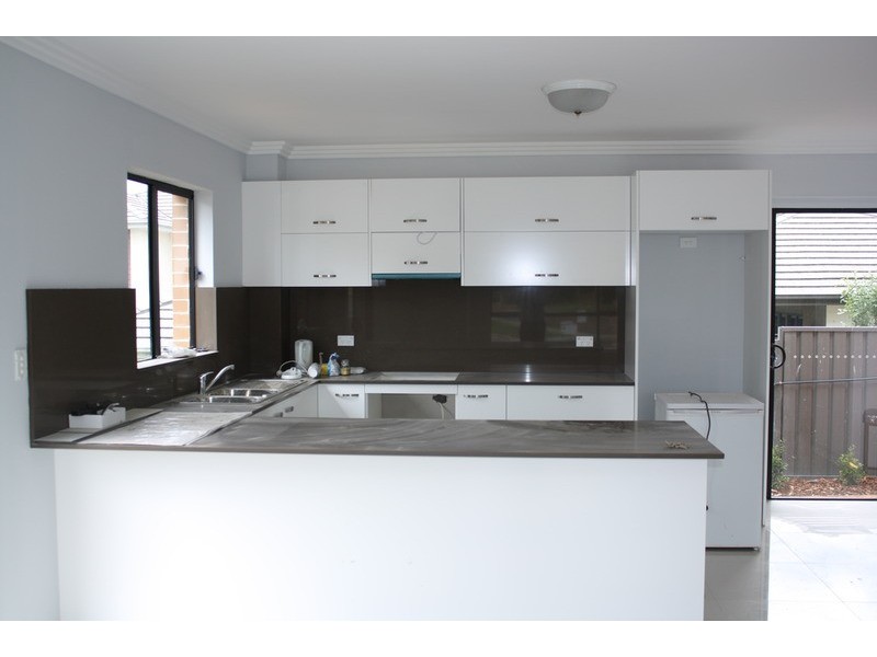 10/1 Ikara Crescent, Moorebank NSW 2170