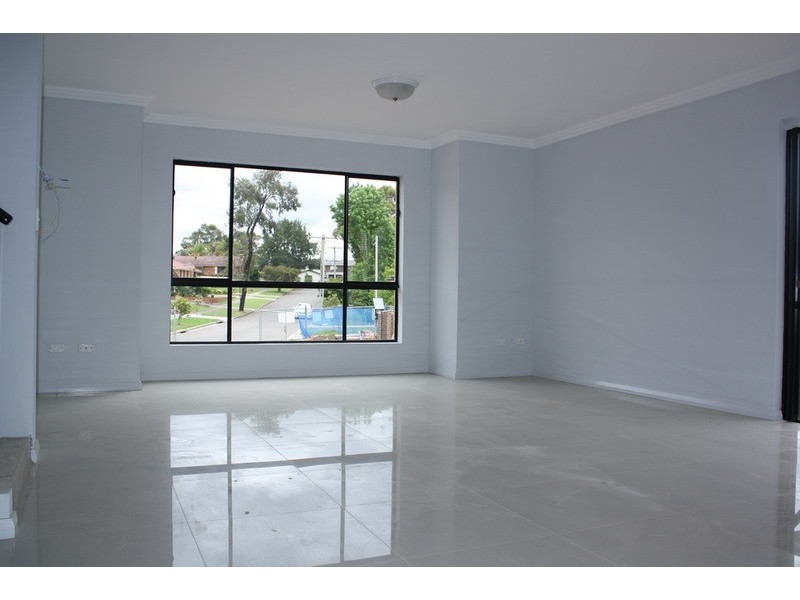 10/1 Ikara Crescent, Moorebank NSW 2170