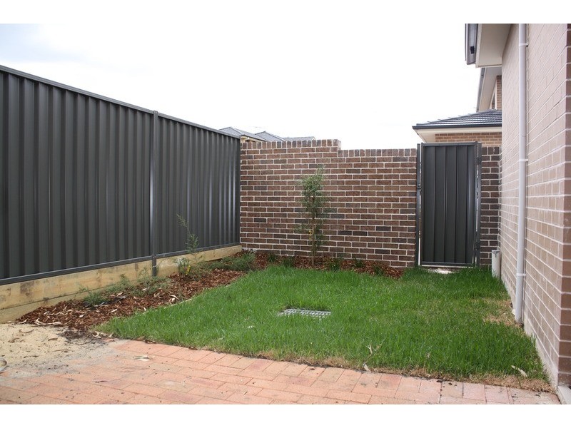 10/1 Ikara Crescent, Moorebank NSW 2170