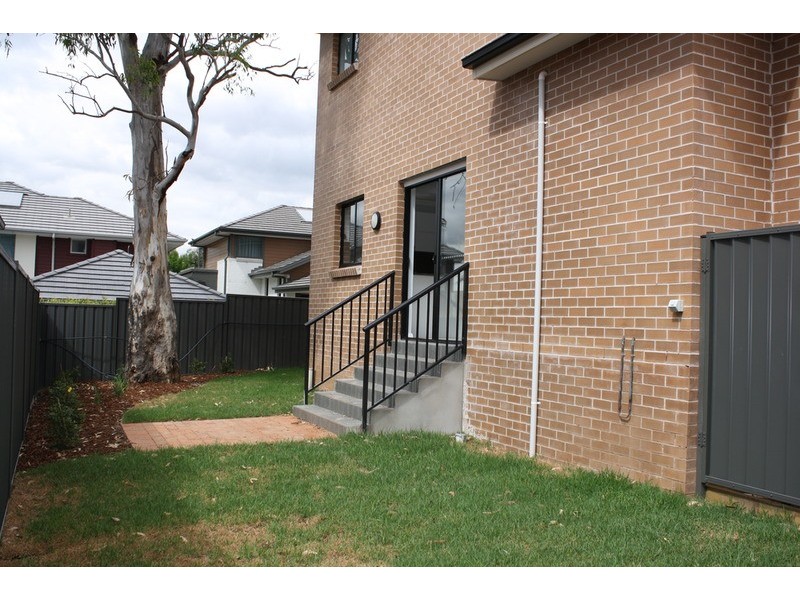 10/1 Ikara Crescent, Moorebank NSW 2170