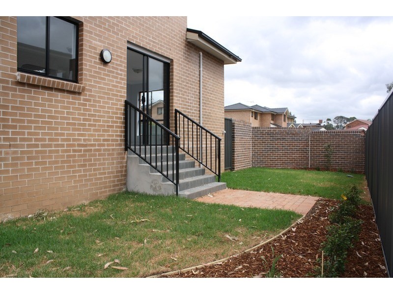 10/1 Ikara Crescent, Moorebank NSW 2170