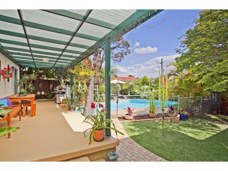 2 Phyllis Avenue, Picnic Point NSW 2213