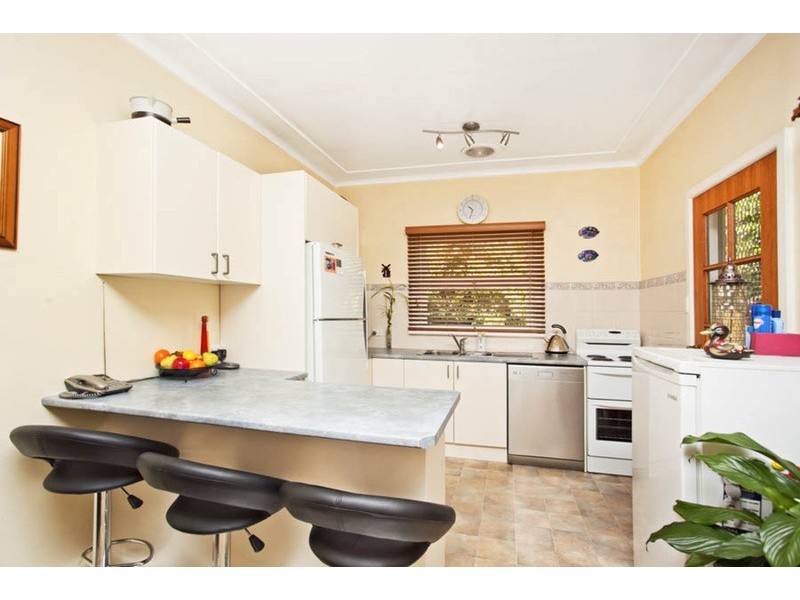 2 Phyllis Avenue, Picnic Point NSW 2213