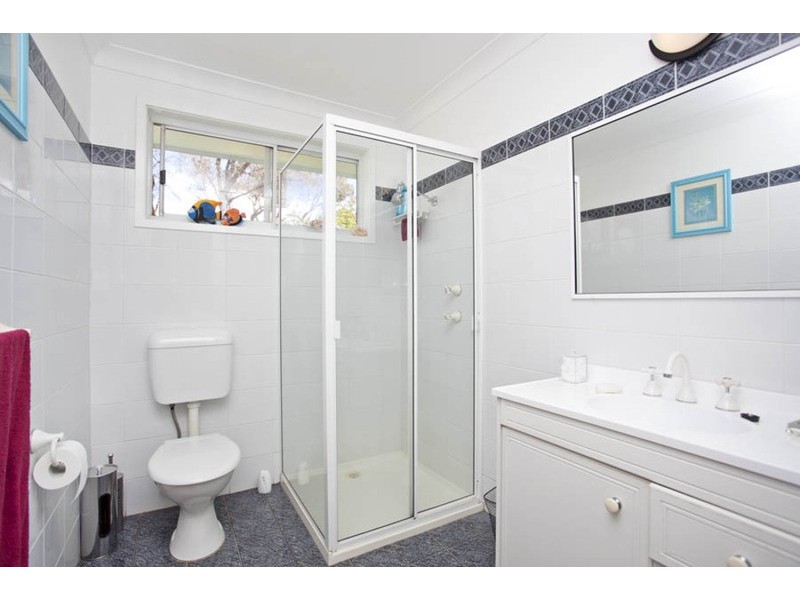 2 Phyllis Avenue, Picnic Point NSW 2213