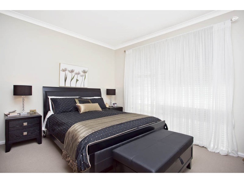 2 Phyllis Avenue, Picnic Point NSW 2213