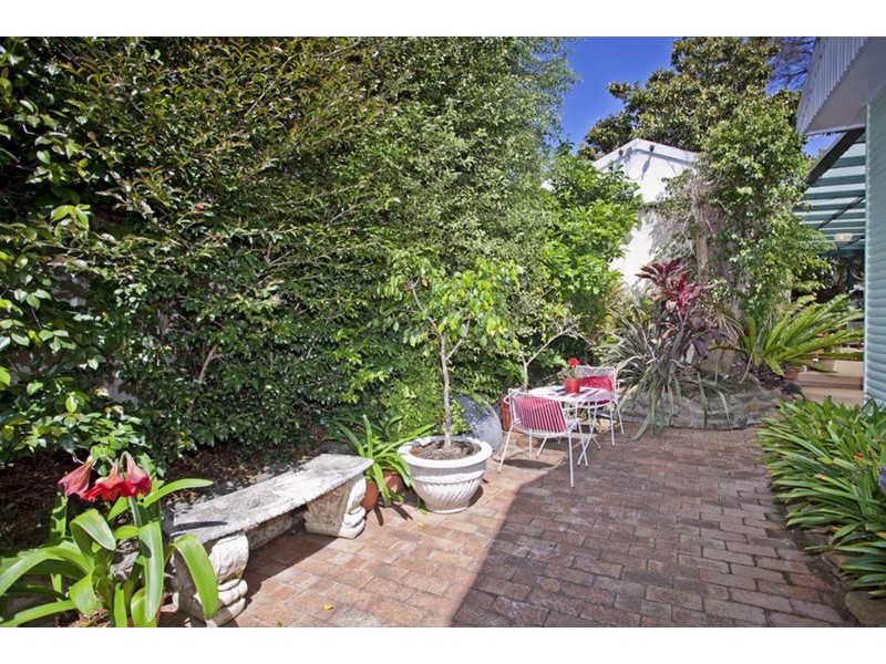 2 Phyllis Avenue, Picnic Point NSW 2213