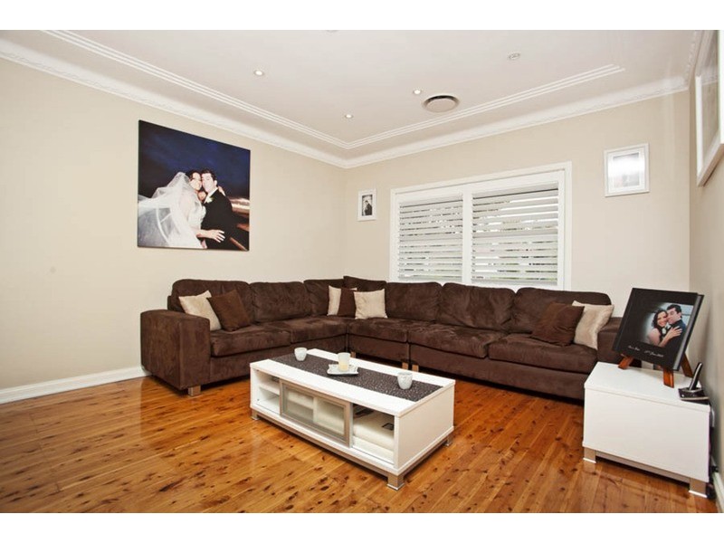 33 Rowland Street, Revesby NSW 2212
