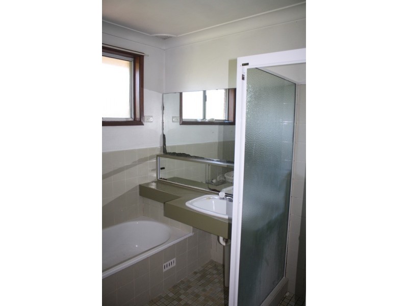 9 Eynham Road, Milperra NSW 2214