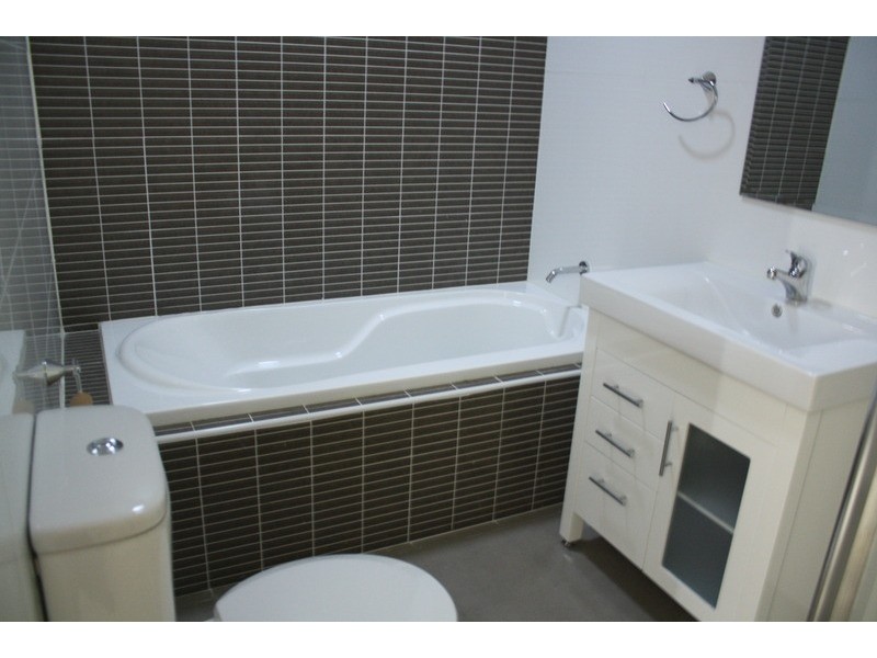 11 Matthews Avenue, East Hills NSW 2213