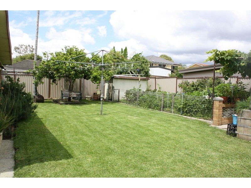 12 Thomas Street, Picnic Point NSW 2213