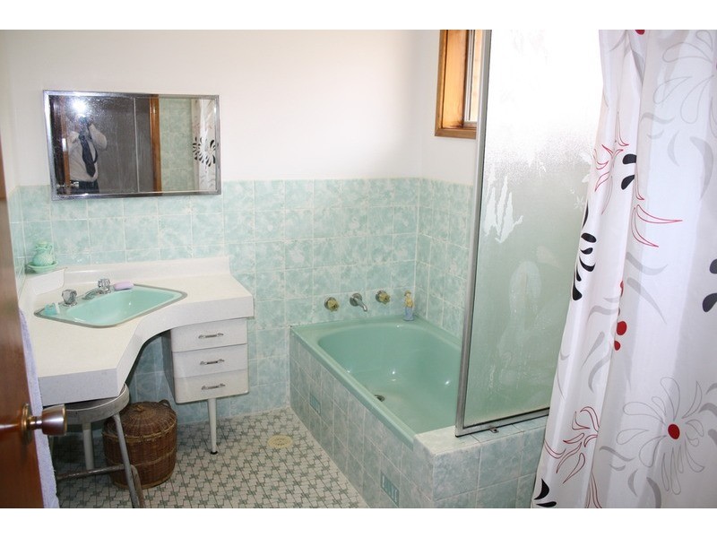 12 Thomas Street, Picnic Point NSW 2213