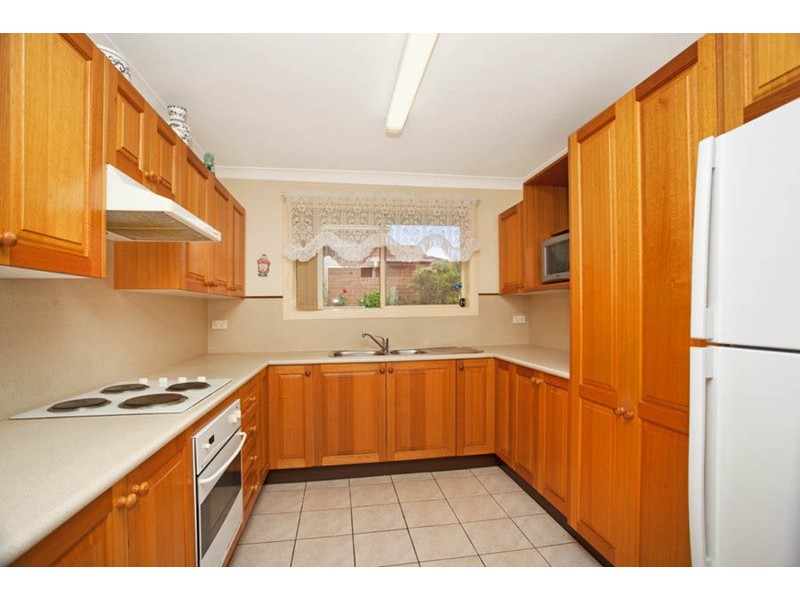 2/2 Broe Avenue, East Hills NSW 2213