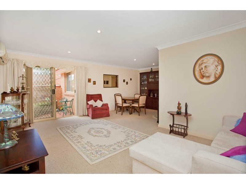2/2 Broe Avenue, East Hills NSW 2213