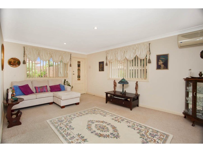 2/2 Broe Avenue, East Hills NSW 2213