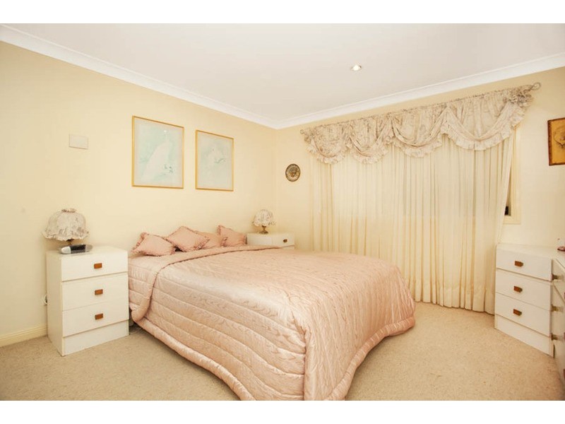 2/2 Broe Avenue, East Hills NSW 2213