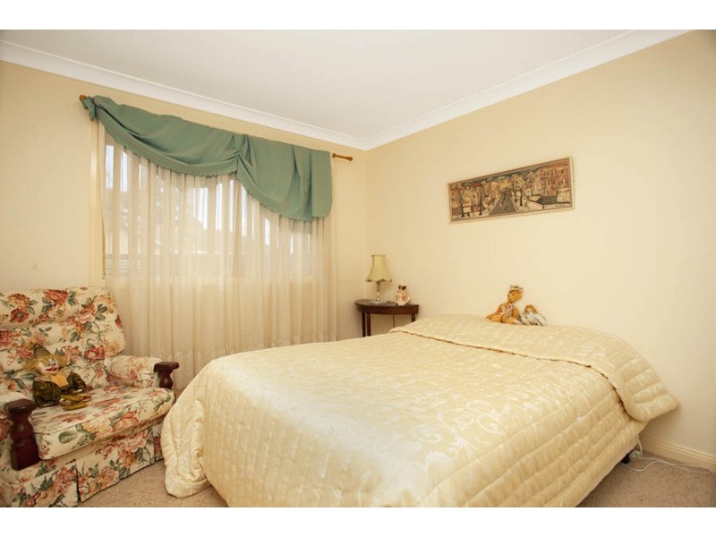 2/2 Broe Avenue, East Hills NSW 2213