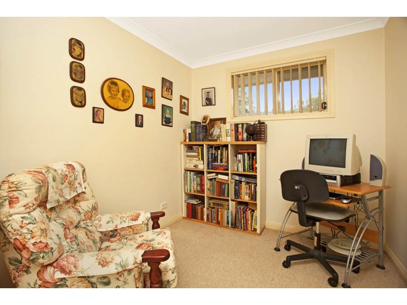2/2 Broe Avenue, East Hills NSW 2213