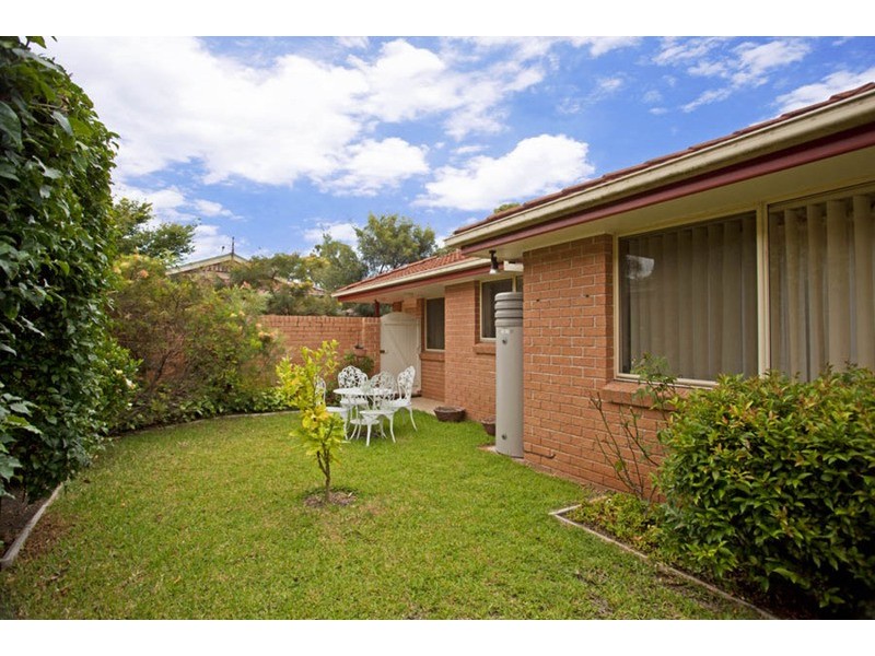 2/2 Broe Avenue, East Hills NSW 2213