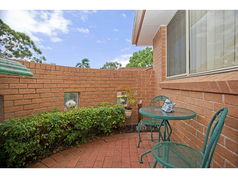 2/2 Broe Avenue, East Hills NSW 2213