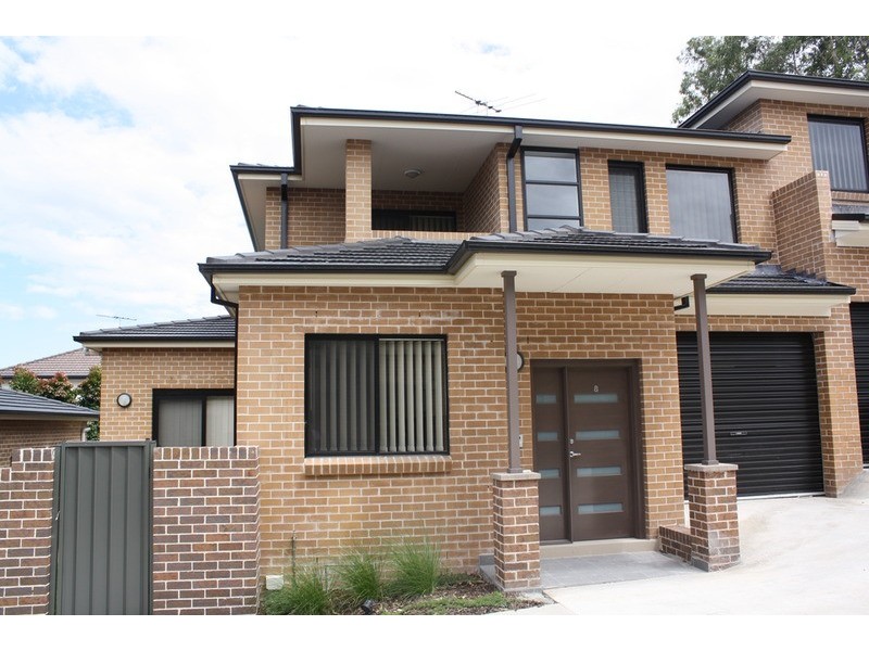 8/1 Ikara Crescent, Moorebank NSW 2170