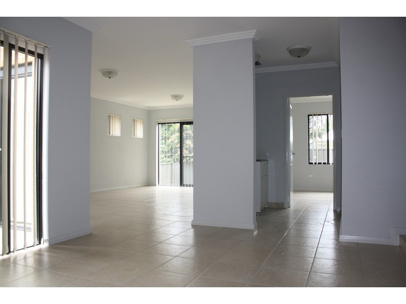 8/1 Ikara Crescent, Moorebank NSW 2170