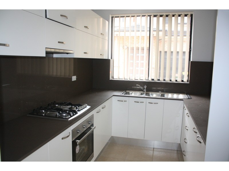 8/1 Ikara Crescent, Moorebank NSW 2170