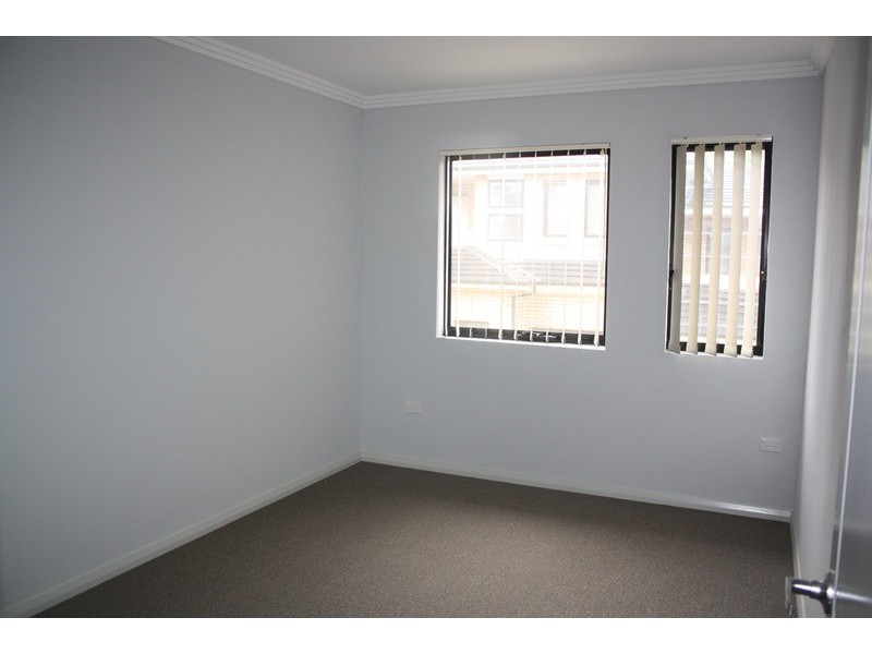 8/1 Ikara Crescent, Moorebank NSW 2170