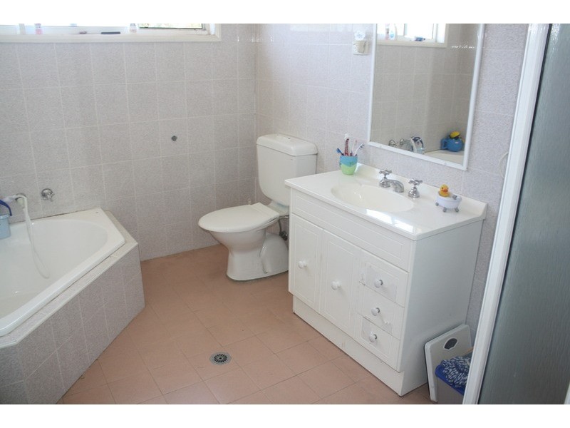 27 Apex Avenue, Picnic Point NSW 2213
