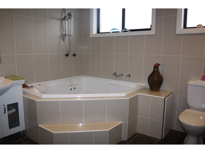 14 Sylvan Grove, Picnic Point NSW 2213