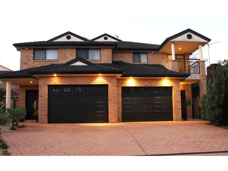 10 Donald Street, Picnic Point NSW 2213